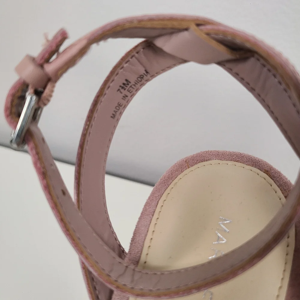Marc Fisher Hata Nude Blush Pink Woven Wedge Eyelet Metal Dots Platform Heel 7.5